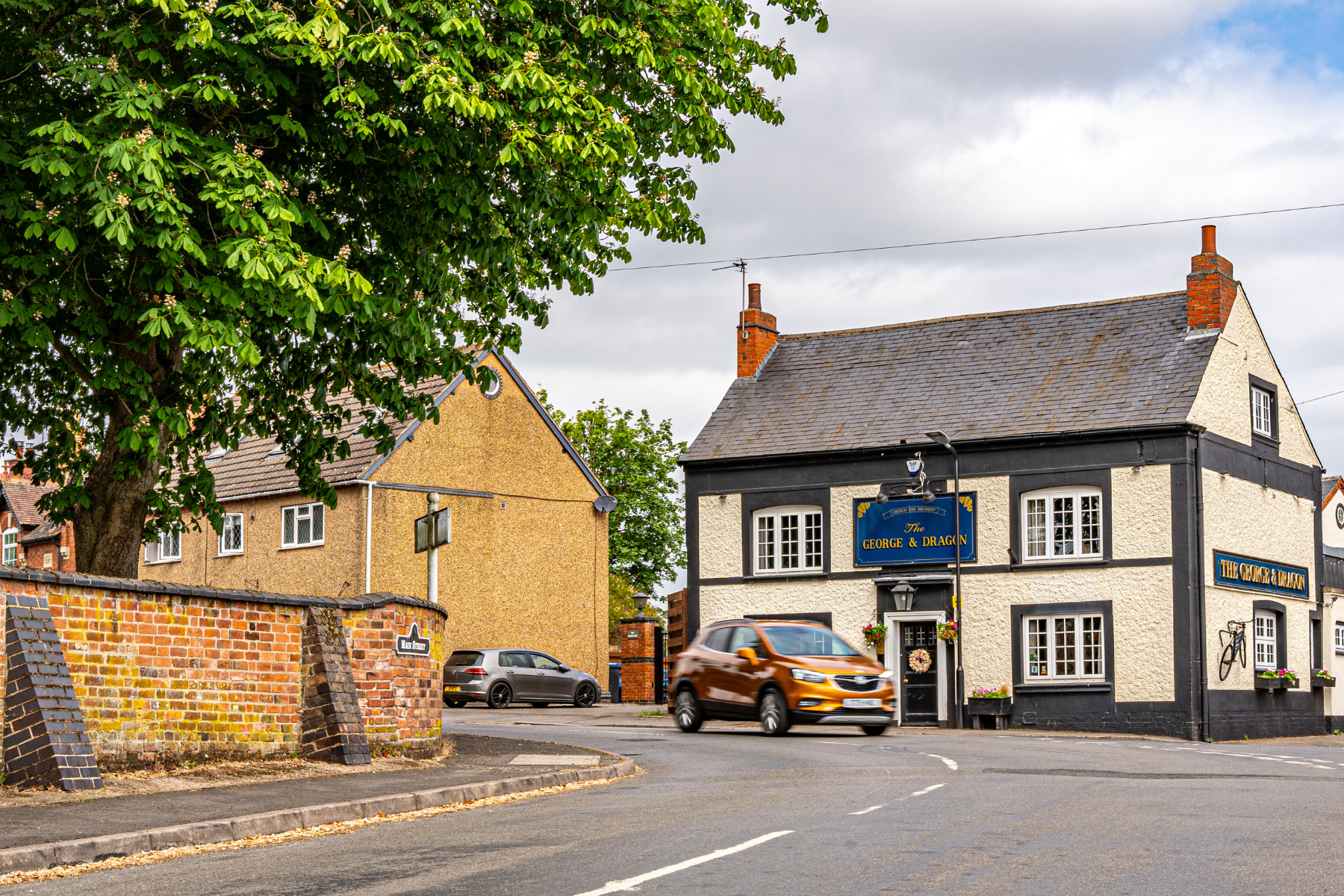 Local amenities stoke golding George and Dragon Pub